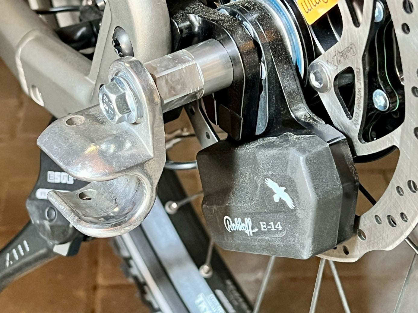 Hurtigkoblingsaksel med universaladapter | Klemmelengde 143 mm - 153 mm