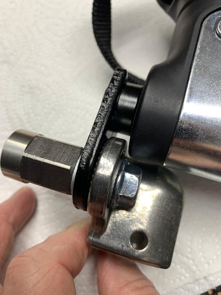 Skruesett for universaladapter - dobbel montering