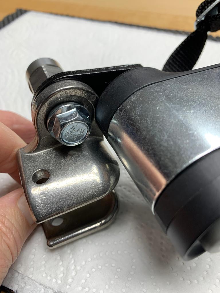 Skruesett for universaladapter - dobbel montering